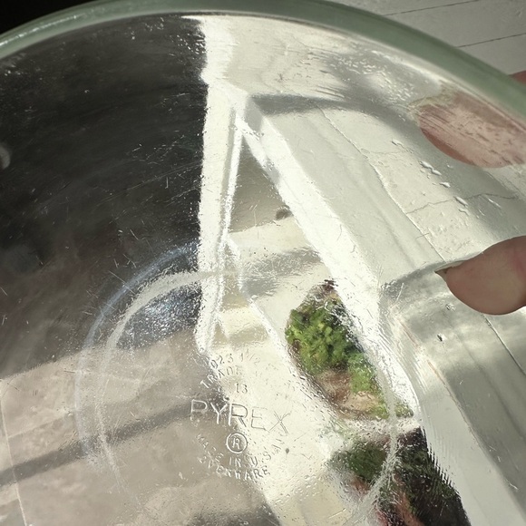 Vintage Pyrex 3 quart bowl, 2 court bowl clear no chips, cracks or breaks - Picture 4 of 8